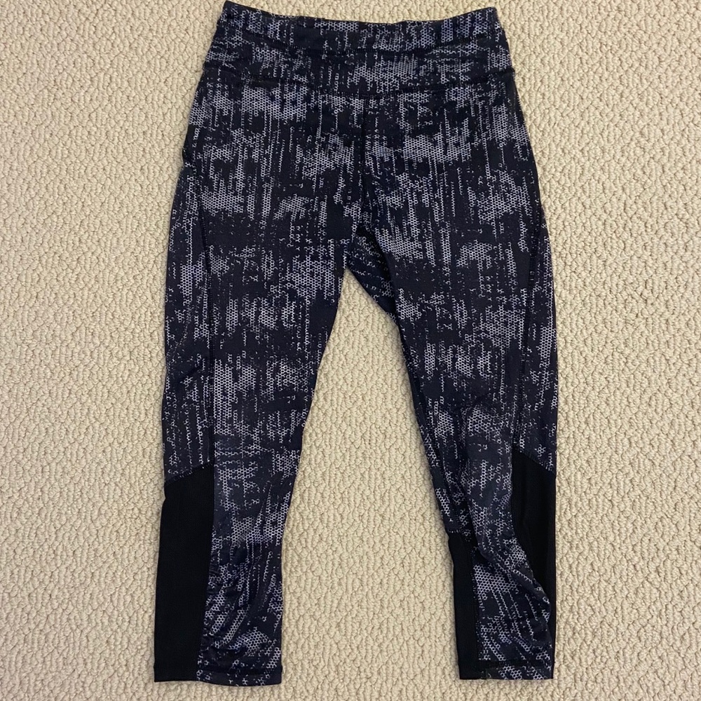 Black patterned leggings